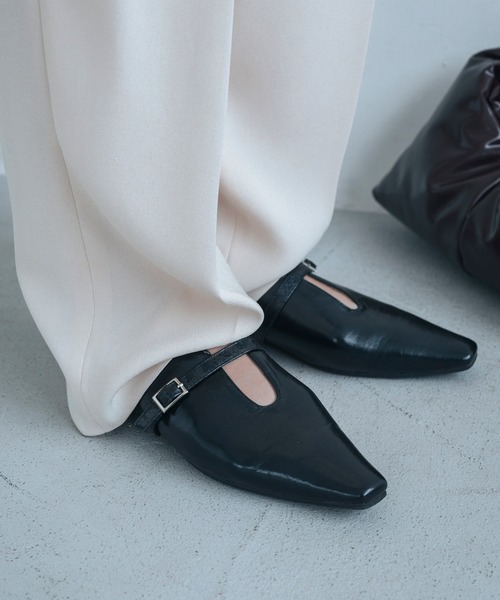 EVOL（イーボル）の「一部WEB限定カラー【EVOL】ソフトスクエアUカットベルトフラットパンプス IV5197（パンプス・レディース・ブラック/アイボリー/ゴールド/ブラック系その他/シルバー/シルバーグレー/レオパード・23.0cm/25.0cm/23.5cm/22.0cm/24.0cm/22.5cm/24.5cm）」の13枚目の写真