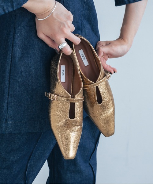 EVOL（イーボル）の「一部WEB限定カラー【EVOL】ソフトスクエアUカットベルトフラットパンプス IV5197（パンプス・レディース・ブラック/アイボリー/ゴールド/ブラック系その他/シルバー/シルバーグレー/レオパード・23.0cm/25.0cm/23.5cm/22.0cm/24.0cm/22.5cm/24.5cm）」の22枚目の写真