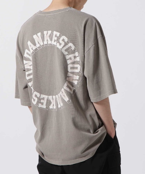 DANKE SCHON(ダンケシェーン)の「DankeSchon/ダンケシェーン/PIGMENT CIRCLE LOGO SST/ピグメントサークルロゴTシャツ(Tシャツ/カットソー・メンズ・グレー/ブラック・F)」の2枚目の写真