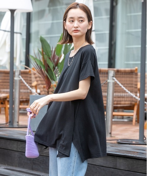 ad thie(アドティエ)の「チュニック丈 イレギュラーヘムTシャツ(Tシャツ/カットソー・レディース・スモークピンク/オフホワイト/パープル/ネイビー/ベージュ/ダークブラウン/杢グレー/ブラック・FREE/LL)」の9枚目の写真