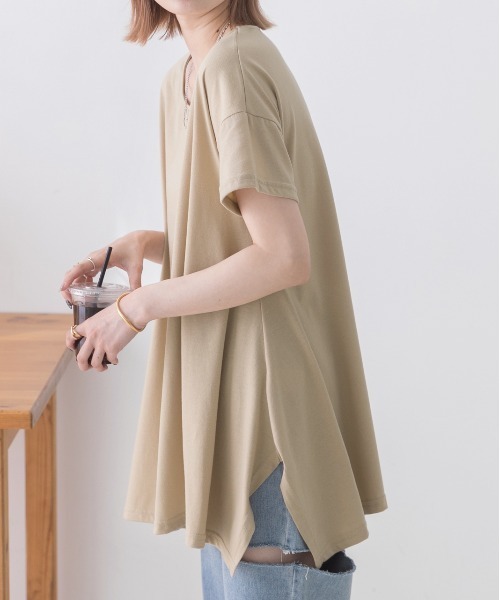 ad thie(アドティエ)の「チュニック丈 イレギュラーヘムTシャツ(Tシャツ/カットソー・レディース・スモークピンク/オフホワイト/パープル/ネイビー/ベージュ/ダークブラウン/杢グレー/ブラック・FREE/LL)」の16枚目の写真