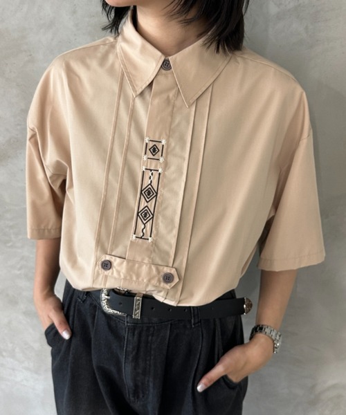 kutir（クティール）の「チロリアンシャツ（シャツ/ブラウス・レディース・オフホワイト/カーキ/サックスブルー/ベージュ・FREE）」の3枚目の写真