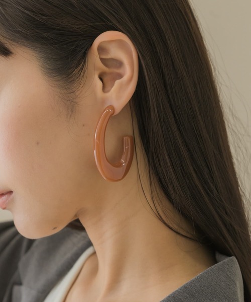 SMELLY(スメリー)の「カラーオーバルボリュームピアス(ピアス(両耳用)・レディース・ブラウン・-)」の3枚目の写真