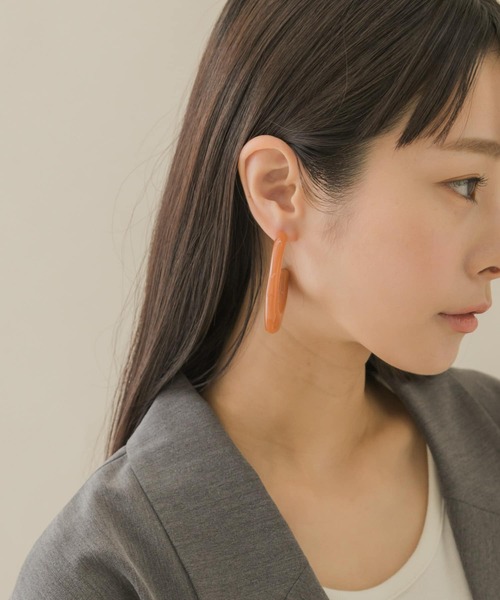 SMELLY(スメリー)の「カラーオーバルボリュームピアス(ピアス(両耳用)・レディース・ブラウン・-)」の4枚目の写真