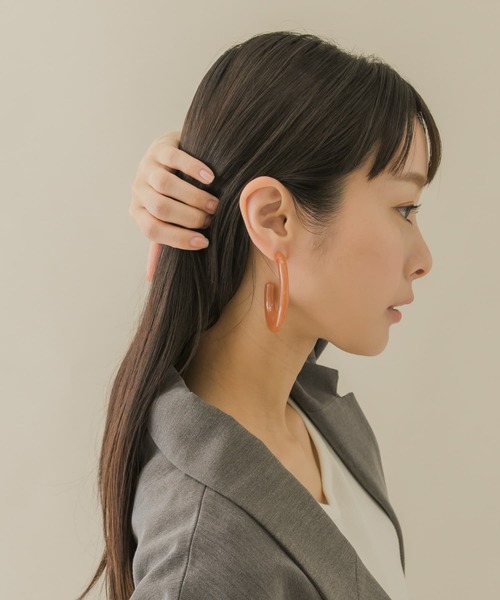 SMELLY(スメリー)の「カラーオーバルボリュームピアス(ピアス(両耳用)・レディース・ブラウン・-)」の5枚目の写真
