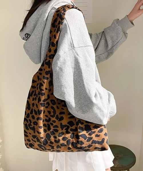 LYEON(リヨン)の「ヒョウ柄トートバッグ(トートバッグ・レディース・ブラウン・FREE)」の5枚目の写真