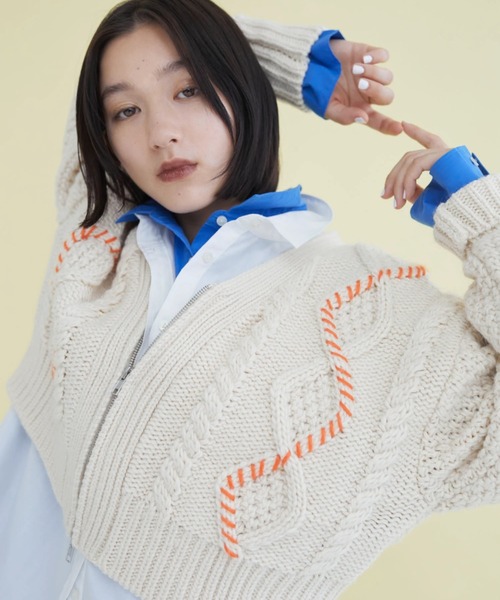 KBF（ケイビーエフ）の「KBF　ハンドステッチケーブルZIPアウター（その他アウター・レディース・アイボリー/ライトグレー・FREE）」の2枚目の写真