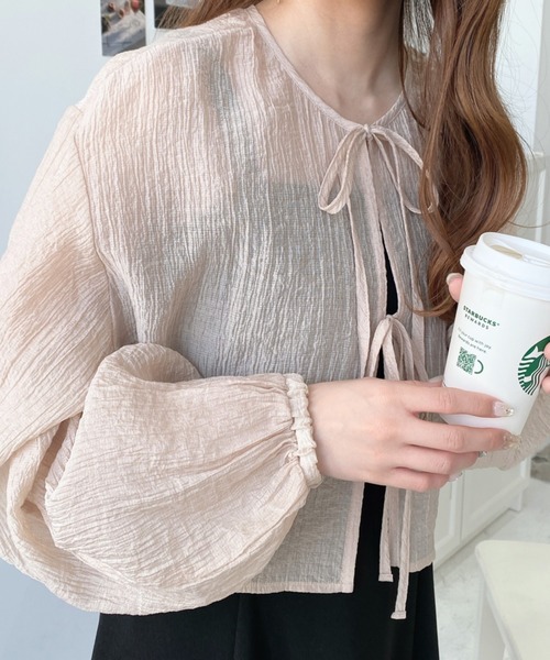 moment+（モーメントプラス）の「N/Tワッシャー前後2WAYボリュームスリーブショート丈長袖リボンカーディガン（カーディガン/ボレロ・レディース・ベージュ/イエロー/ブルー系その他/ホワイト系その他/ベージュ系その他/ピンク/イエロー系その他/ピンク系その他/ブラック/オフホワイト/ブルー/ブラック系その他・M/L）」の22枚目の写真