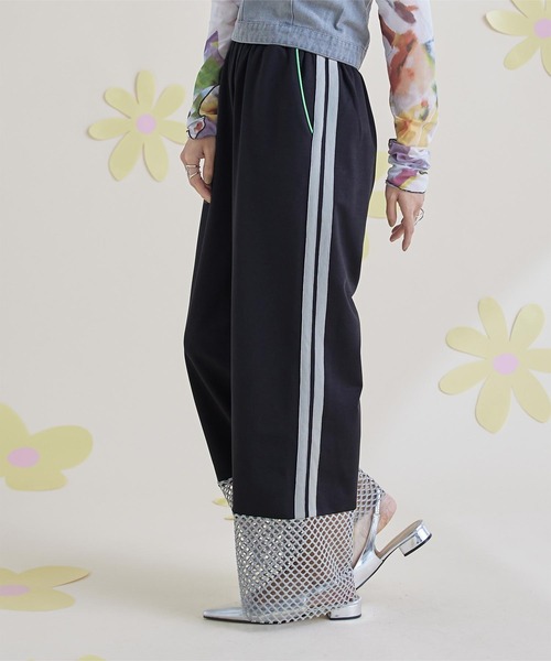 miette(ミエット)の「メッシュ切替サイドライントラックパンツ(その他パンツ・レディース・ブラック/ネイビー/オフホワイト・FREE)」の2枚目の写真