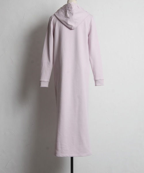 セール】【ZOZO限定】立体フラワーレース付き裏毛パーカーワンピース