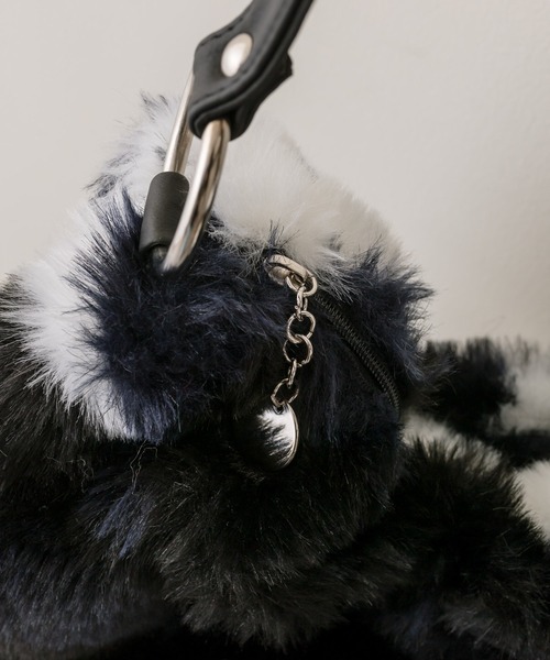 teresa cambi（テレサ・カンビ）の「【TERESA CAMBI】ear別注/迷彩柄ワンハンドルバッグ（ショルダーバッグ・レディース・ネイビー・FREE）」の4枚目の写真