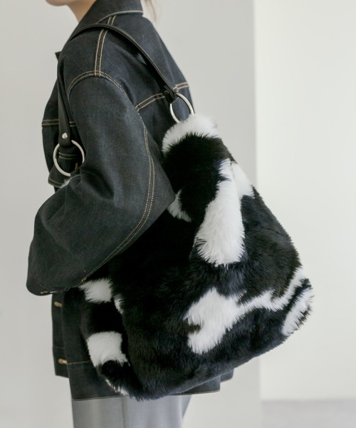 teresa cambi（テレサ・カンビ）の「【TERESA CAMBI】ear別注/迷彩柄ワンハンドルバッグ（ショルダーバッグ・レディース・ネイビー・FREE）」の3枚目の写真