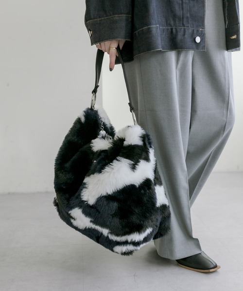 teresa cambi（テレサ・カンビ）の「【TERESA CAMBI】ear別注/迷彩柄ワンハンドルバッグ（ショルダーバッグ・レディース・ネイビー・FREE）」の7枚目の写真