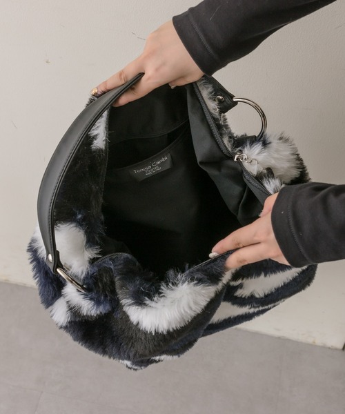 teresa cambi（テレサ・カンビ）の「【TERESA CAMBI】ear別注/迷彩柄ワンハンドルバッグ（ショルダーバッグ・レディース・ネイビー・FREE）」の18枚目の写真