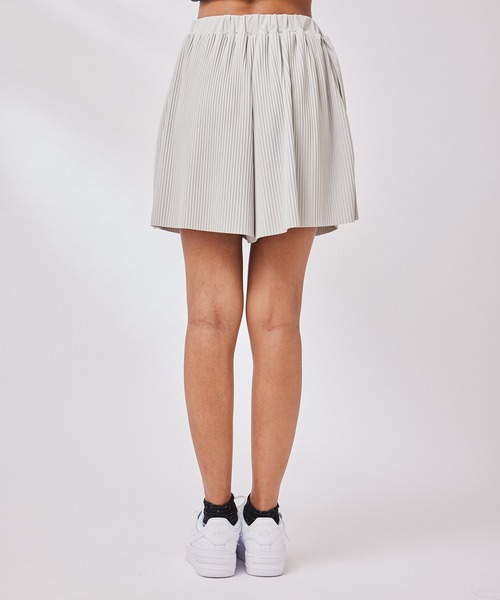 NERGY（ナージー）の「【skin wear】保湿 & 接触冷感 & 吸水速乾 OMEGASPANプリーツショーツ（その他パンツ・レディース・スミクロ/サックスブルー/グレー・FREE）」の13枚目の写真