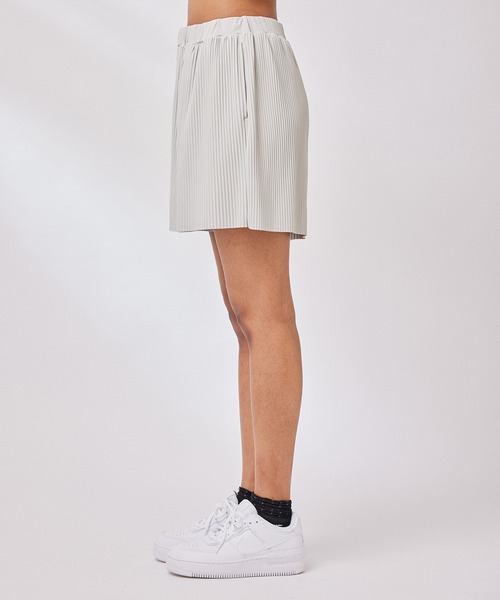 NERGY（ナージー）の「【skin wear】保湿 & 接触冷感 & 吸水速乾 OMEGASPANプリーツショーツ（その他パンツ・レディース・スミクロ/サックスブルー/グレー・FREE）」の12枚目の写真