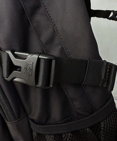 THE NORTH FACE（ザノースフェイス）の「国内未発売 THE NORTH FACE(ザ・ノースフェイス)/カラビナミニポーチ付 30L 大容量 軽量 PC収納ポケット リュック ラップトップ ビーバートン バックパック/BEAVERTON BACKPACK（バックパック/リュック・レディース・ホワイト/ブラック/ダークグレー・FREE）」の17枚目の写真