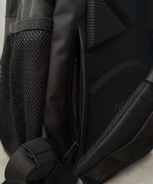 THE NORTH FACE（ザノースフェイス）の「国内未発売 THE NORTH FACE(ザ・ノースフェイス)/カラビナミニポーチ付 30L 大容量 軽量 PC収納ポケット リュック ラップトップ ビーバートン バックパック/BEAVERTON BACKPACK（バックパック/リュック・レディース・ホワイト/ブラック/ダークグレー・FREE）」の19枚目の写真