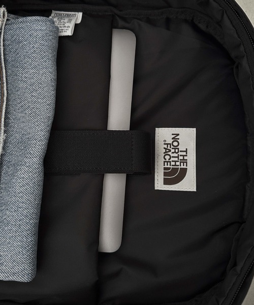 THE NORTH FACE（ザノースフェイス）の「国内未発売 THE NORTH FACE(ザ・ノースフェイス)/カラビナミニポーチ付 30L 大容量 軽量 PC収納ポケット リュック ラップトップ ビーバートン バックパック/BEAVERTON BACKPACK（バックパック/リュック・レディース・ホワイト/ブラック/ダークグレー・FREE）」の7枚目の写真