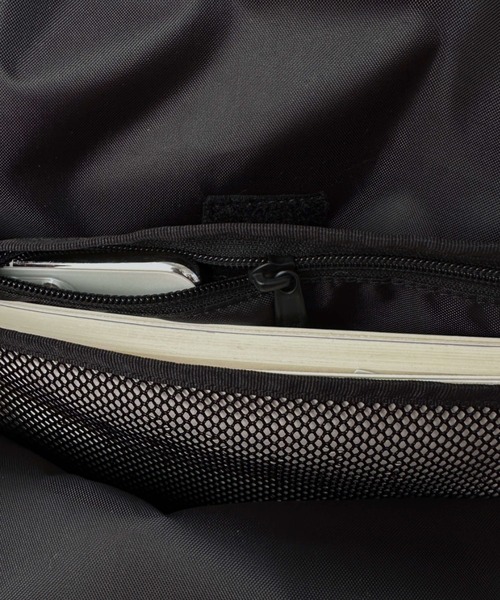 THE NORTH FACE（ザノースフェイス）の「国内未発売 THE NORTH FACE(ザ・ノースフェイス)/カラビナミニポーチ付 30L 大容量 軽量 PC収納ポケット リュック ラップトップ ビーバートン バックパック/BEAVERTON BACKPACK（バックパック/リュック・レディース・ホワイト/ブラック/ダークグレー・FREE）」の12枚目の写真