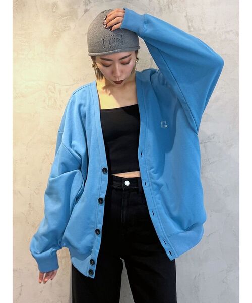 EMODA(エモダ)の「ストーンロゴルーズカーディガン(カーディガン/ボレロ・レディース・グレー/ブラック/ブルー・FREE)」の8枚目の写真