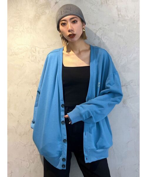 EMODA(エモダ)の「ストーンロゴルーズカーディガン(カーディガン/ボレロ・レディース・グレー/ブラック/ブルー・FREE)」の9枚目の写真