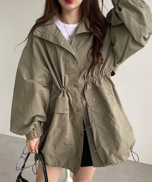 andme（アンドミー）の「ヘビーナイロンスタンドカラーマウンテンパーカー（その他アウター・レディース・ライトカーキ/ベージュ/ブラック・M）」の3枚目の写真