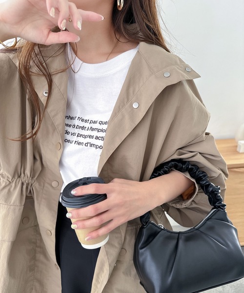 andme（アンドミー）の「ヘビーナイロンスタンドカラーマウンテンパーカー（その他アウター・レディース・ライトカーキ/ベージュ/ブラック・M）」の6枚目の写真