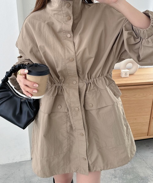 andme（アンドミー）の「ヘビーナイロンスタンドカラーマウンテンパーカー（その他アウター・レディース・ライトカーキ/ベージュ/ブラック・M）」の9枚目の写真