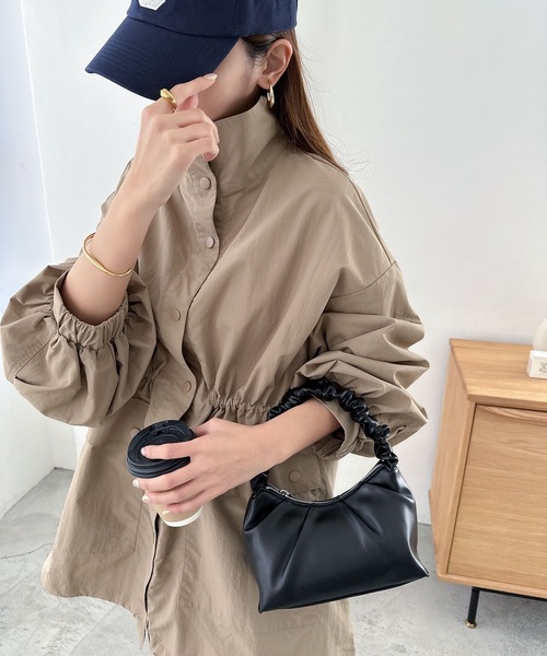 andme（アンドミー）の「ヘビーナイロンスタンドカラーマウンテンパーカー（その他アウター・レディース・ライトカーキ/ベージュ/ブラック・M）」の11枚目の写真