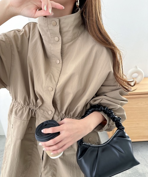 andme（アンドミー）の「ヘビーナイロンスタンドカラーマウンテンパーカー（その他アウター・レディース・ライトカーキ/ベージュ/ブラック・M）」の10枚目の写真