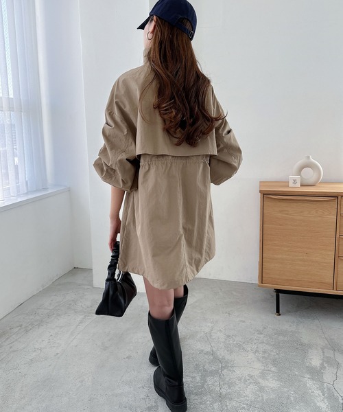 andme（アンドミー）の「ヘビーナイロンスタンドカラーマウンテンパーカー（その他アウター・レディース・ライトカーキ/ベージュ/ブラック・M）」の14枚目の写真