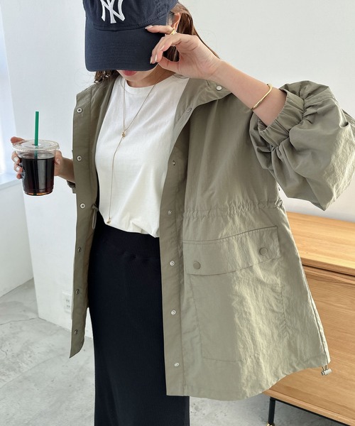 andme（アンドミー）の「ヘビーナイロンスタンドカラーマウンテンパーカー（その他アウター・レディース・ライトカーキ/ベージュ/ブラック・M）」の17枚目の写真