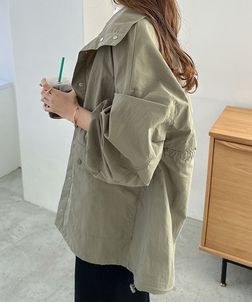 andme（アンドミー）の「ヘビーナイロンスタンドカラーマウンテンパーカー（その他アウター・レディース・ライトカーキ/ベージュ/ブラック・M）」の16枚目の写真