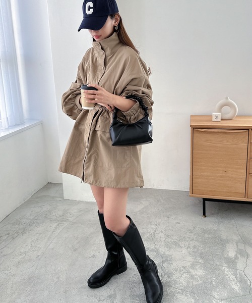 andme（アンドミー）の「ヘビーナイロンスタンドカラーマウンテンパーカー（その他アウター・レディース・ライトカーキ/ベージュ/ブラック・M）」の13枚目の写真