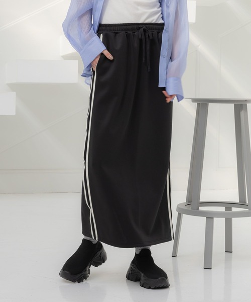 LAKOLE(ラコレ)の「トラックタイトスカート / 103848(スカート・レディース・ライトグリーン/ブラック/ライトブルー・SMALL/MEDIUM)」の2枚目の写真