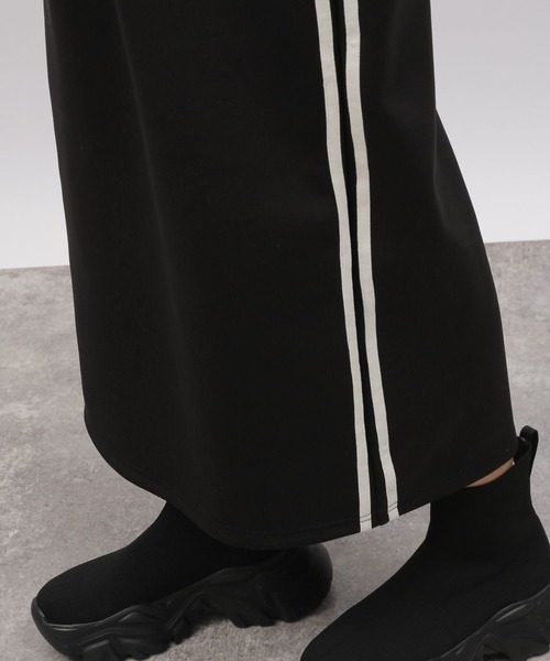 LAKOLE(ラコレ)の「トラックタイトスカート / 103848(スカート・レディース・ライトグリーン/ブラック/ライトブルー・SMALL/MEDIUM)」の14枚目の写真