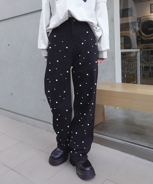 CORNERS(コーナーズ)の「ランダムパール付きハイウエストデニムパンツ(デニムパンツ・レディース・ブラック/ブルー・L/S/M/XL)」の1枚目の写真