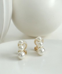 Three Four Time（スリーフォータイム）の「３パールイヤリング【結婚式/フォーマル/入卒/デイリー】（イヤリング）」