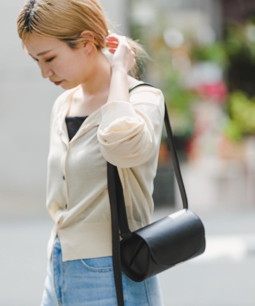 ITEMS URBANRESEARCH（アイテムズ アーバンリサーチ）の「シアークルーネックショートカーディガン（カーディガン/ボレロ・レディース・ブラック/オフホワイト/ブルー・FREE）」の4枚目の写真