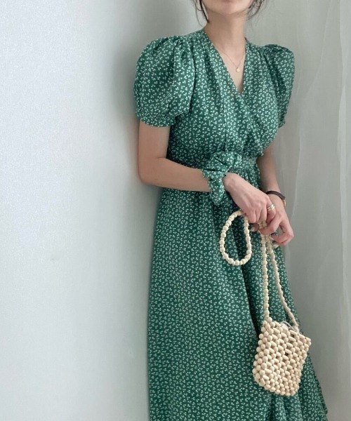 N.s(エヌドットエス)の「小花柄カシュクールワンピース(ワンピース・レディース・グリーン/ホワイト・FREE)」の3枚目の写真