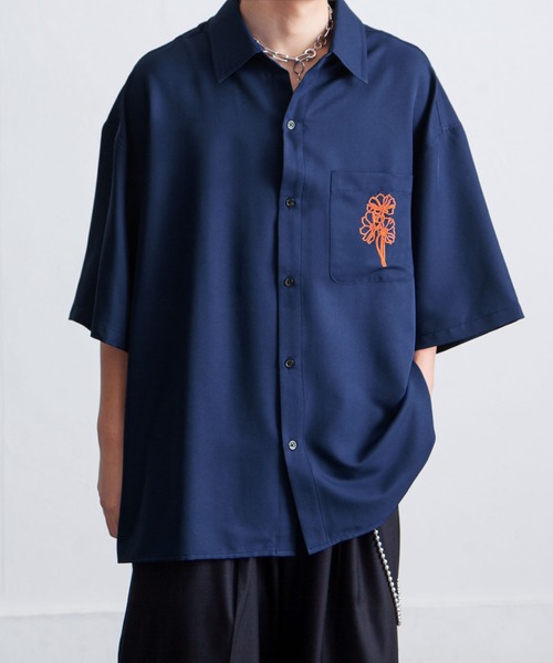 NILWAY（ニルウェイ）の「刺繍デザイン オーバーサイズ ドレープレギュラー半袖シャツ/刺繍 オーバーサイズレギュラーカラーシャツ（シャツ/ブラウス・メンズ・ホワイト/ライトグレー/ネイビー/ブラック/チャコールグレー・MEDIUM/LARGE）」の5枚目の写真