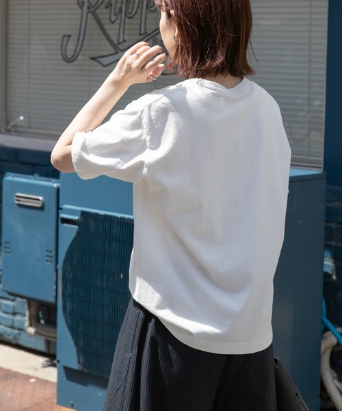 FORK&SPOON（フォークアンドスプーン）の「FORK&SPOON　フロッキーロゴプリントTシャツ（Tシャツ/カットソー・レディース・オフホワイト/チャコールグレー・1）」の6枚目の写真