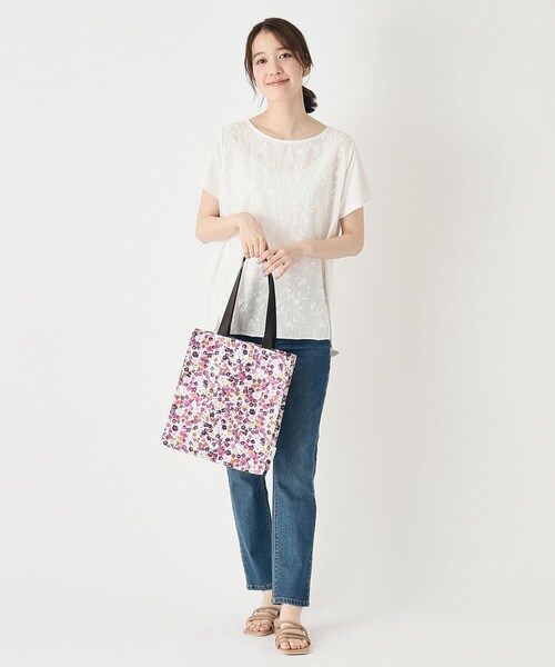 LAURA ASHLEY(ローラアシュレイ)の「【一部店舗限定/A4収納可/天面ファスナー】アンクロフト ディッツィー柄 スクエアトートM(トートバッグ・レディース・グリーン系その他2/ピンク系5・00)」の14枚目の写真