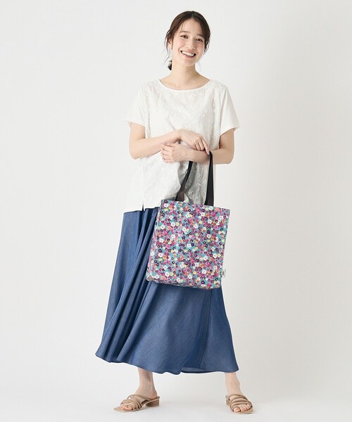 LAURA ASHLEY(ローラアシュレイ)の「【一部店舗限定/A4収納可/天面ファスナー】アンクロフト ディッツィー柄 スクエアトートM(トートバッグ・レディース・グリーン系その他2/ピンク系5・00)」の12枚目の写真