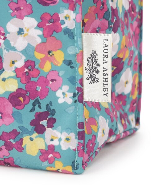 LAURA ASHLEY(ローラアシュレイ)の「【一部店舗限定/A4収納可/天面ファスナー】アンクロフト ディッツィー柄 スクエアトートM(トートバッグ・レディース・グリーン系その他2/ピンク系5・00)」の16枚目の写真