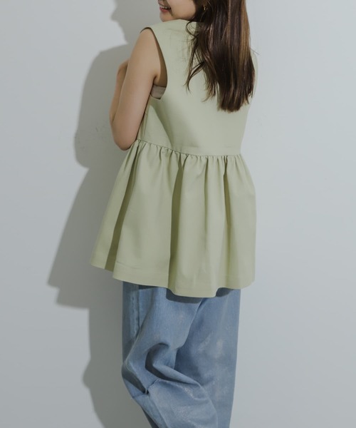 HEYUMM(ヘユム)の「フリルペプラムジレ(ベスト・レディース・チャコールグレー/ベージュ/ブラック・ONE)」の18枚目の写真