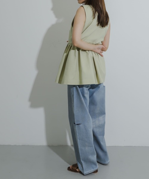 HEYUMM(ヘユム)の「フリルペプラムジレ(ベスト・レディース・チャコールグレー/ベージュ/ブラック・ONE)」の21枚目の写真