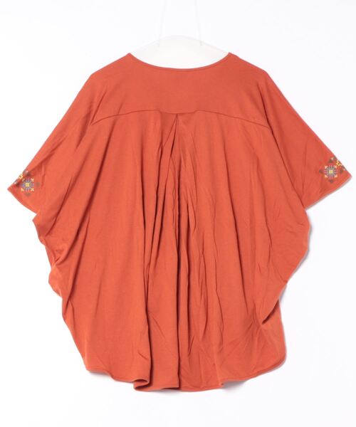 チチカカ（チチカカ）の「クロスミックス刺繍ドルマンチュニック（Tシャツ/カットソー・レディース・イエロー/オレンジ/カーキ/チャコールグレー・FREE）」の5枚目の写真