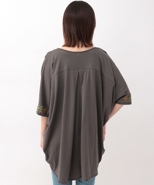 チチカカ（チチカカ）の「クロスミックス刺繍ドルマンチュニック（Tシャツ/カットソー・レディース・イエロー/オレンジ/カーキ/チャコールグレー・FREE）」の17枚目の写真